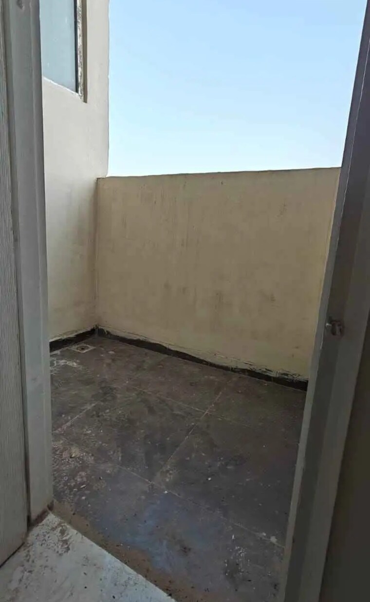 Room, dhakoli 2 Bedroom 100 Sq.Ft. Apartment In Dhakoli Zirakpur 9640625