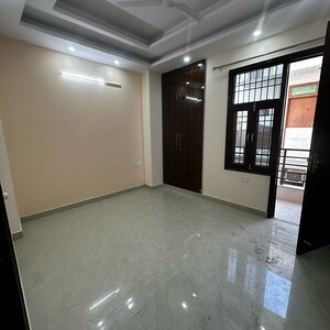 Room in 2 BHK Builder Floor at Sector 45 – for Rent