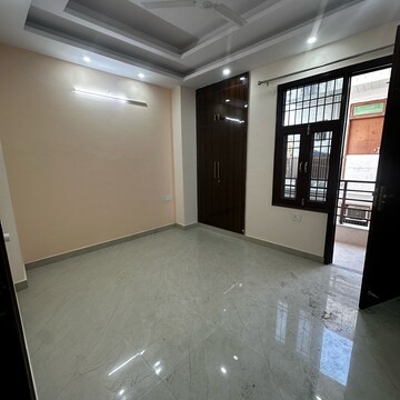 Room in 2 BHK Builder Floor at Sector 45 – for Rent