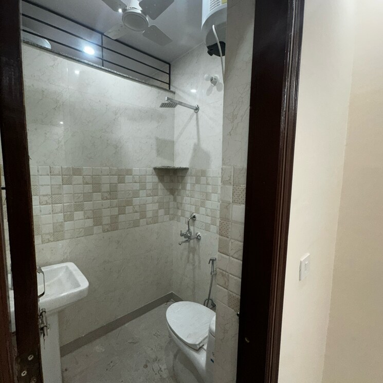 Bathroom, sector 45 2 Bedroom 900 Sq.Ft. Builder Floor In Sector 45 Gurgaon 9640642