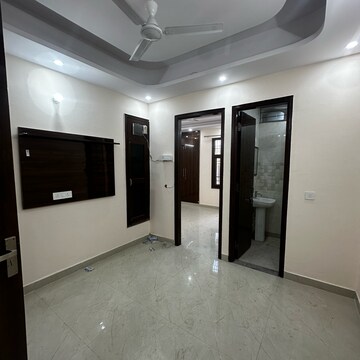 Room in 2 BHK Builder Floor at Sector 45 – for Rent
