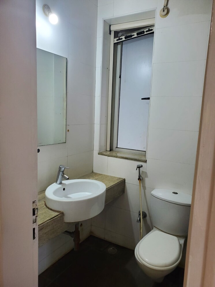 Bathroom, sheth-vasant-lawns 2 Bedroom 742 Sq.Ft. Apartment In Laxmi Nagar Thane 9640644