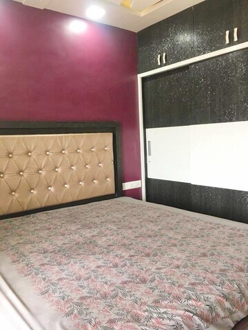 Bedroom in 2 BHK Apartment at Dahisar East – for Rent