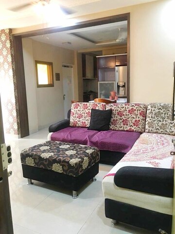 Bedroom in 2 BHK Apartment at Dahisar East – for Rent