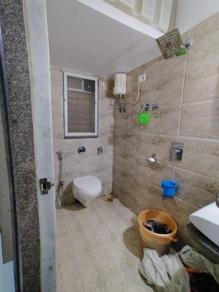 Bathroom, dahisar east 2 Bedroom 850 Sq.Ft. Apartment In Dahisar East Mumbai 9640681