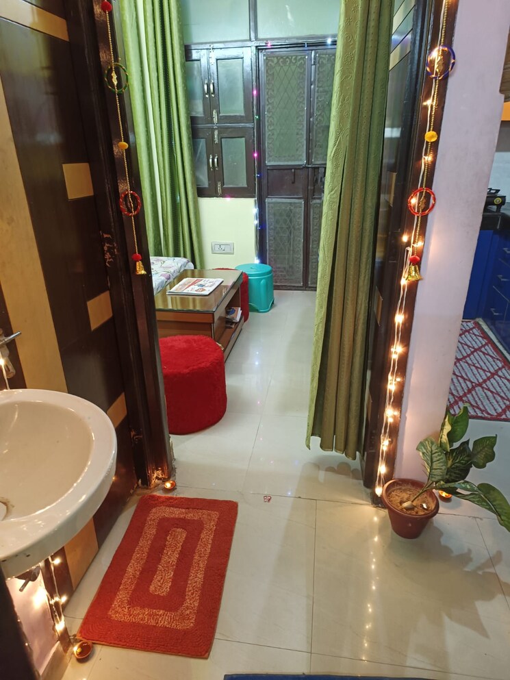 Living Room, vishwas park 2 Bedroom 50 Sq.Yd. Builder Floor In Vishwas Park Delhi 9640692