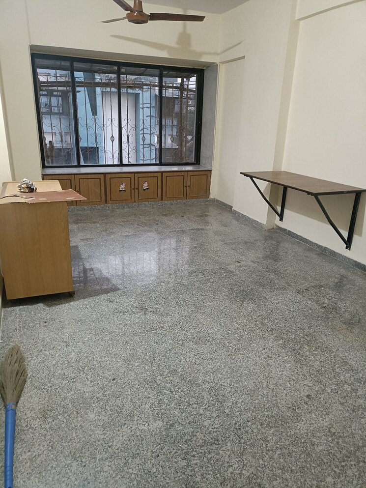 Room, dahisar east 2 Bedroom 850 Sq.Ft. Apartment In Dahisar East Mumbai 9640706