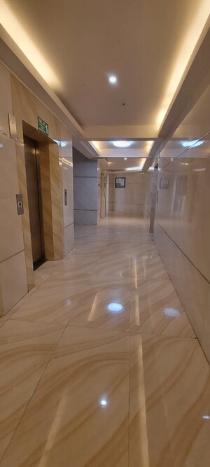 Lift in 1.5 BHK Apartment at Mashyakh Tower, Malad West – for Sale