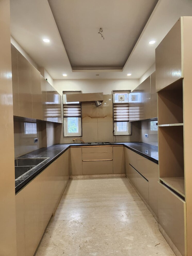 Kitchen, palam vihar 4 Bedroom 3215 Sq.Ft. Builder Floor In Palam Vihar Gurgaon 9641469