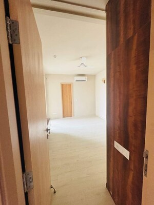 Room in 3 BHK Apartment at Emaar The Palm Drive-The Premier Terraces, Sector 66 – for Sale