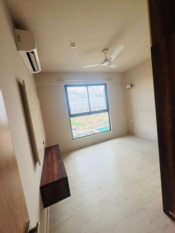 Room in 3 BHK Apartment at Emaar The Palm Drive-The Premier Terraces, Sector 66 – for Sale