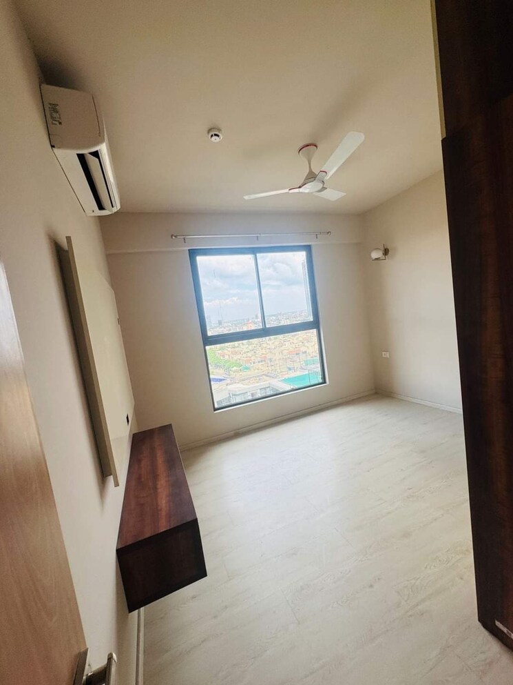 Room, emaar-the-palm-drive-the-premier-terraces 3 Bedroom 1950 Sq.Ft. Apartment In Sector 66 Gurgaon 9640869