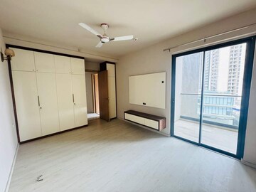 Room in 3 BHK Apartment at Emaar The Palm Drive-The Premier Terraces, Sector 66 – for Sale