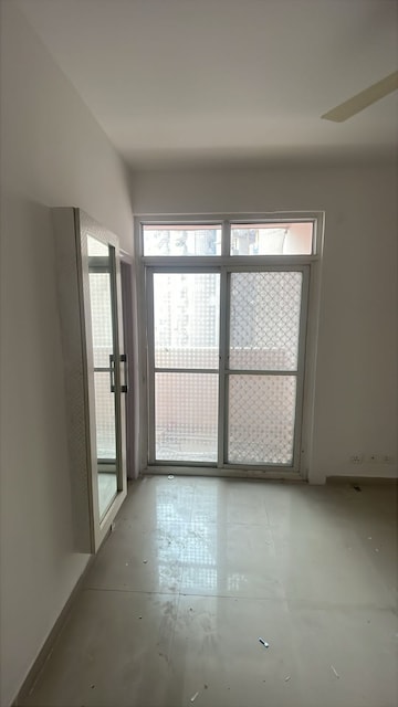 Room in 4 BHK Apartment at Amrapali Crystal Homes, Sector 76 – for Sale