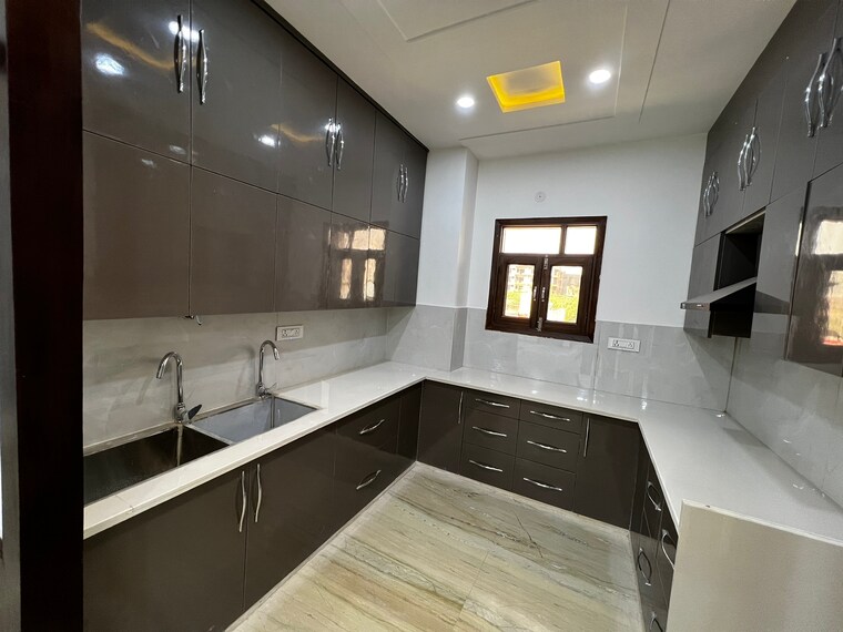 Kitchen, deep vihar 4 Bedroom 150 Sq.Yd. Builder Floor In Deep Vihar Delhi 9640943