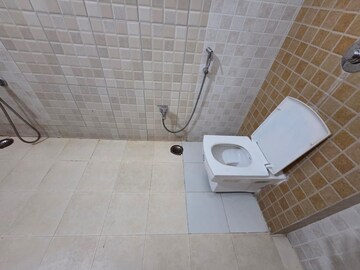 Master Bedroom in 6+ BHK Villa at Gomti Nagar – for Rent