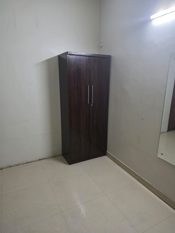 Room, gomti nagar 6+ Bedroom 3200 Sq.Ft. Villa In Gomti Nagar Lucknow 9641020