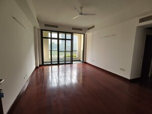 Room in 4 BHK Apartment at Jaypee Green Earth Court, Jaypee Greens – for Sale