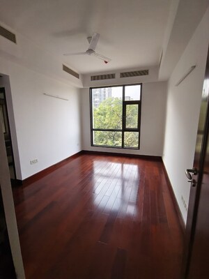 Room in 4 BHK Apartment at Jaypee Green Earth Court, Jaypee Greens – for Sale