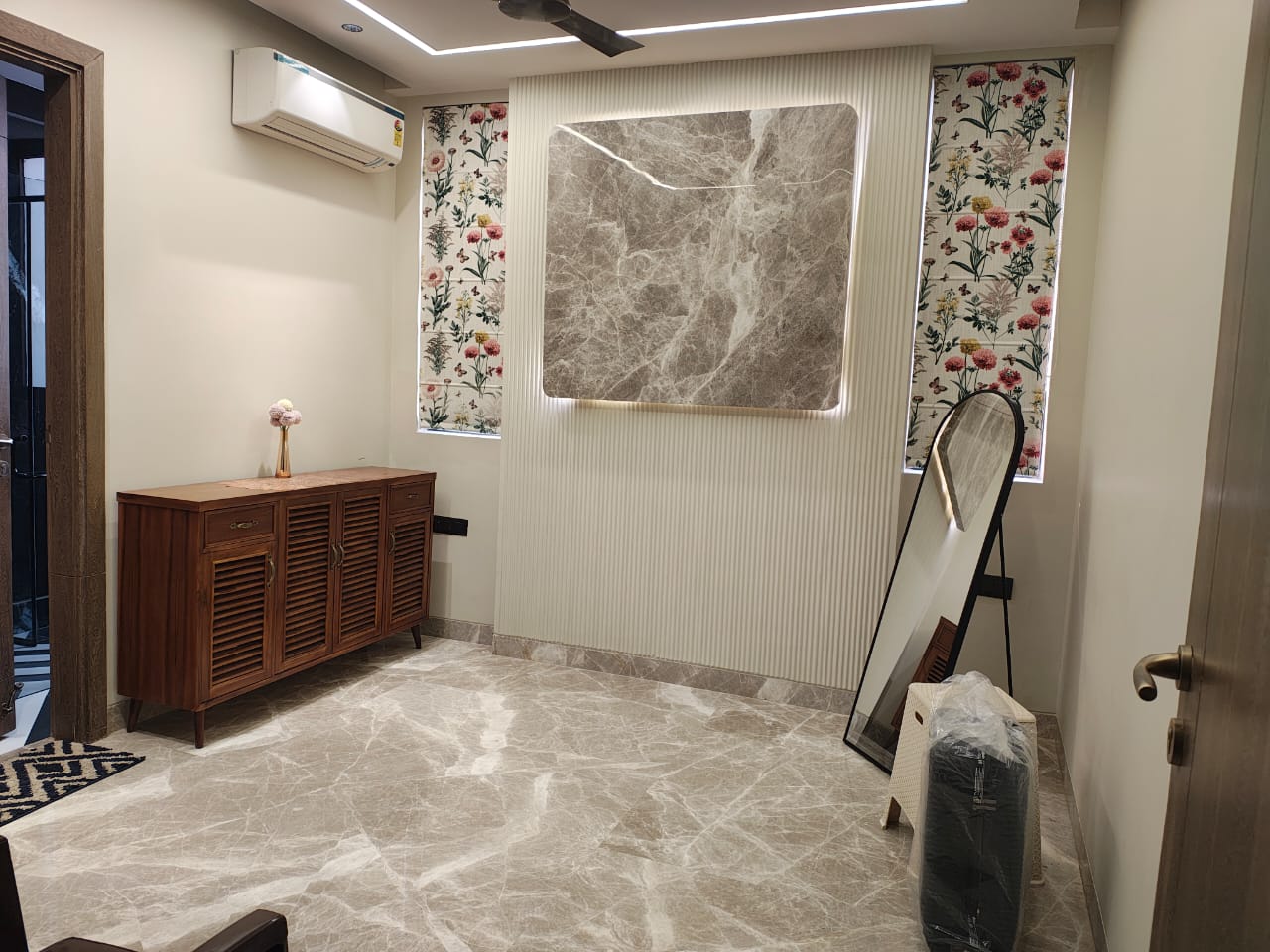 4 BHK + Servant Room 2865 Sq.Ft. Builder Floor in Raheja Mall