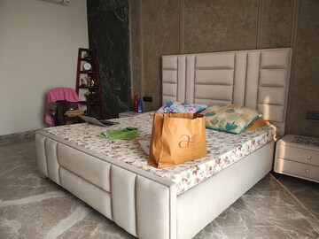 Bedroom in 4 BHK Builder Floor at Raheja Mall, Sector 47 – for Rent