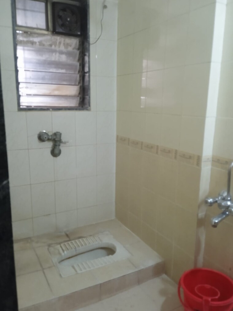 Bathroom, sadguru-complex-i 2 Bedroom 950 Sq.Ft. Apartment In Goregaon East Mumbai 9641131