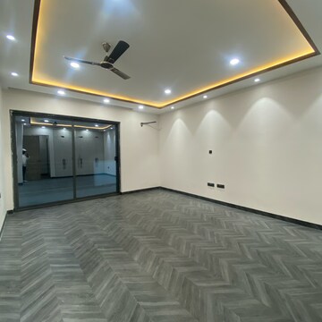 Room in 4 BHK Builder Floor at Sector 21c – for Sale