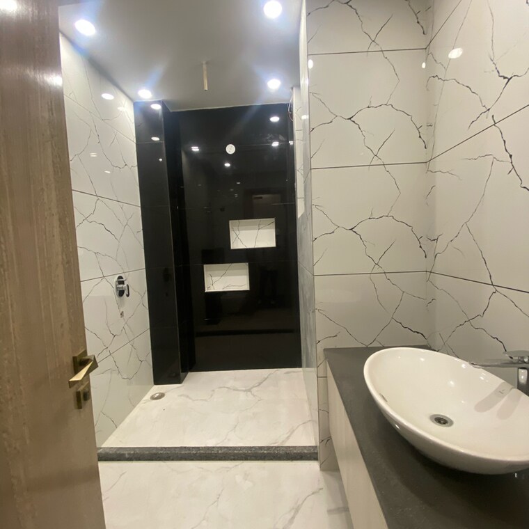 Bathroom, sector 21c 4 Bedroom 500 Sq.Yd. Builder Floor In Sector 21c Faridabad 9641268