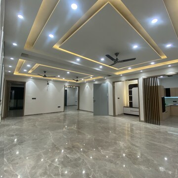 Room in 4 BHK Builder Floor at Sector 21c – for Sale