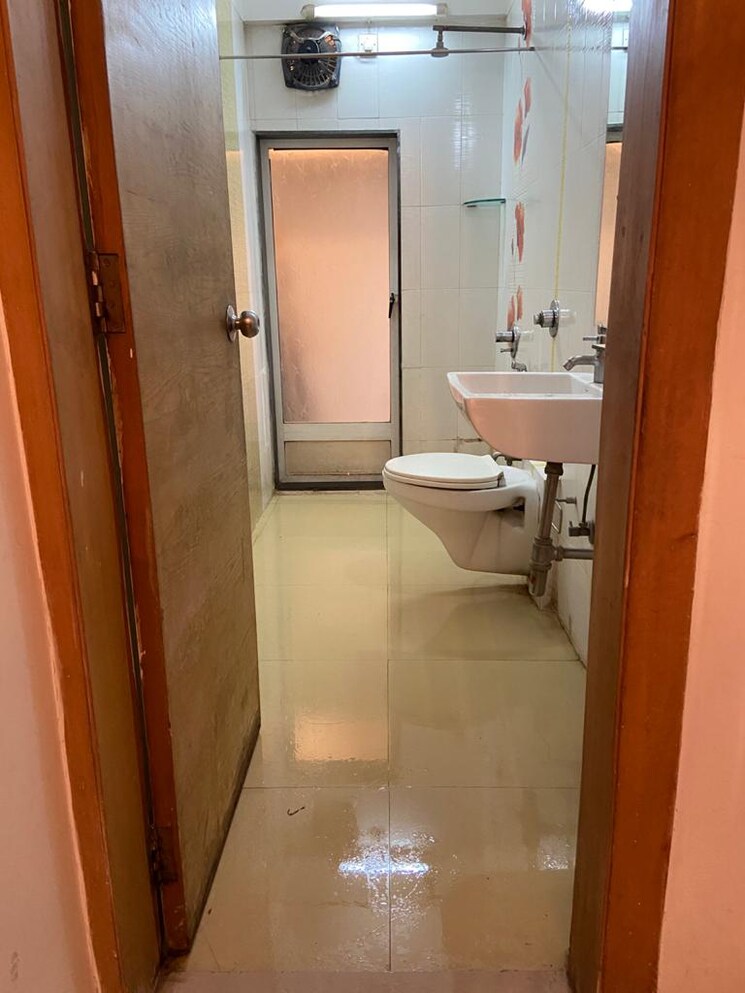 Bathroom, dosti-blossom 3 Bedroom 880 Sq.Ft. Apartment In Wadala East Mumbai 9641127