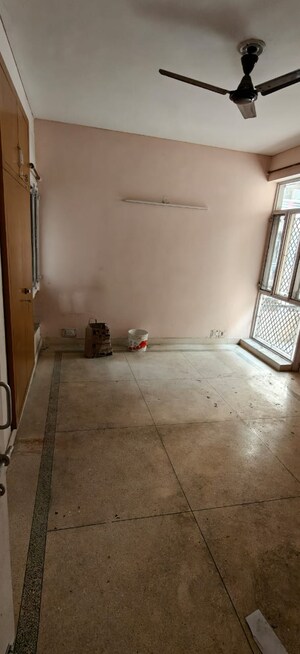 Bathroom in 2.5 BHK Apartment at Alok Vihar, Sector 50 – for Rent