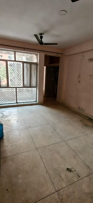 Room in 2.5 BHK Apartment at Alok Vihar, Sector 50 – for Rent