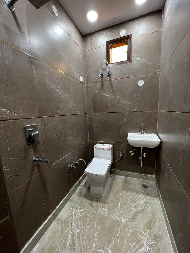 Bathroom, omkar-alta-monte 2 Bedroom 1200 Sq.Ft. Apartment In Malad East Mumbai 9641140