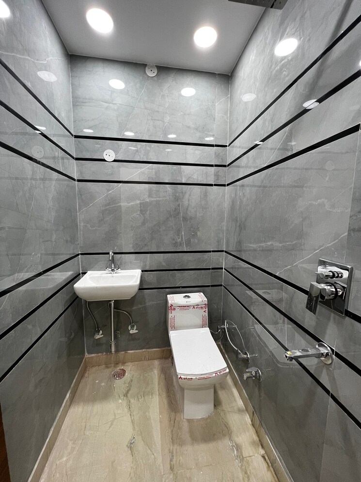 Attached Bathroom, omkar-alta-monte 2 Bedroom 1200 Sq.Ft. Apartment In Malad East Mumbai 9641140