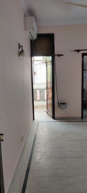 Room in 2 BHK Builder Floor at Lajpat Nagar – for Rent