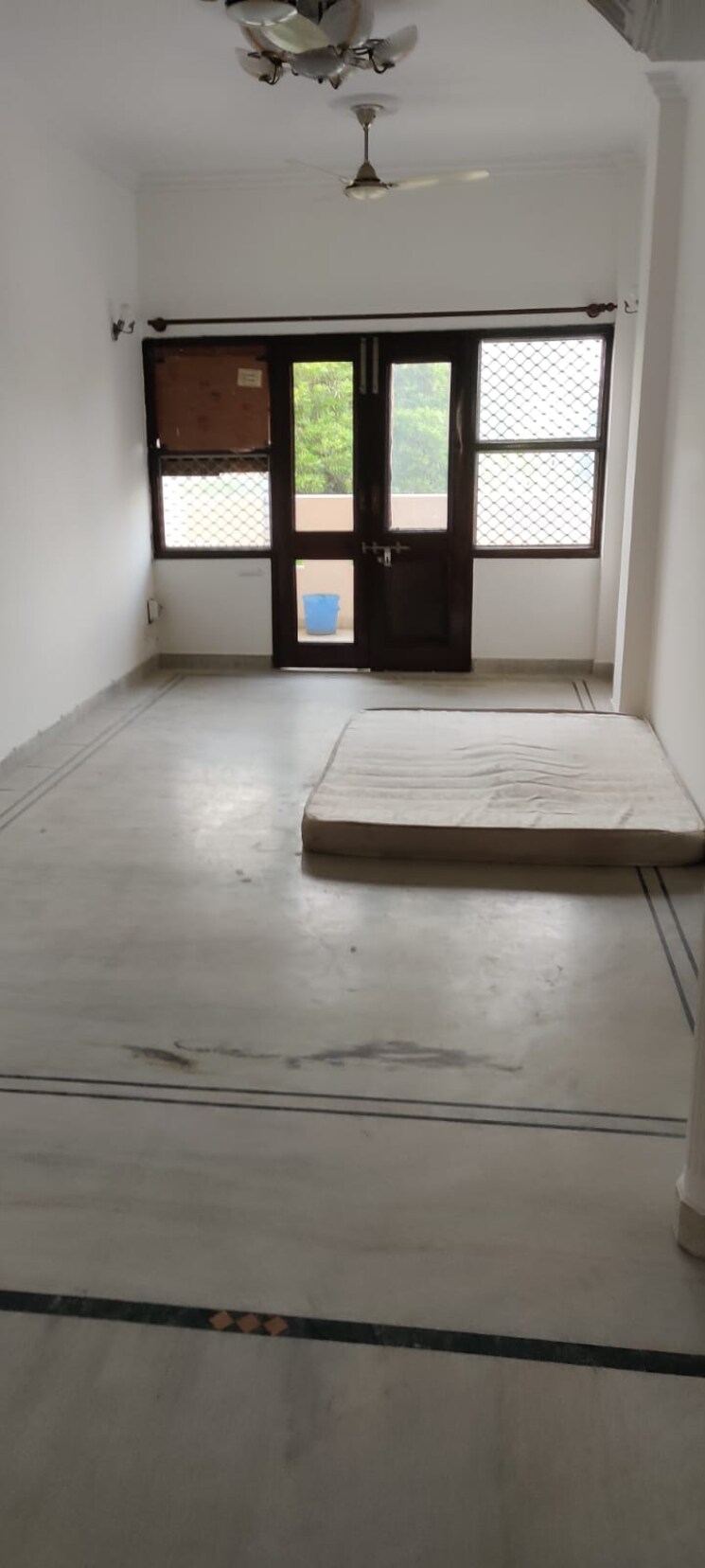 Room, lajpat nagar 2 Bedroom 1440 Sq.Ft. Builder Floor In Lajpat Nagar Delhi 9641171