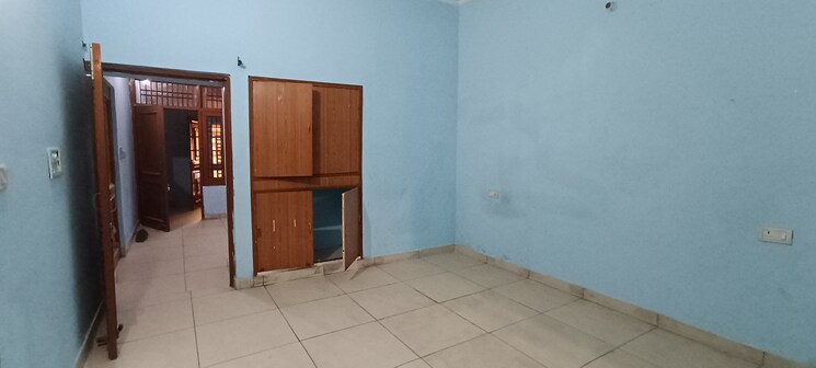 Room, patiala road 1 Bedroom 100 Sq.Yd. Independent House In Patiala Road Zirakpur 9641262