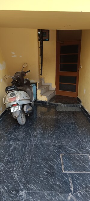 Parking in 1 BHK Independent House at Patiala Road – for Rent