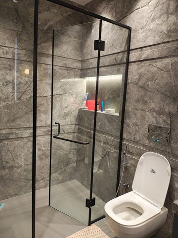 Bathroom in 4 BHK Builder Floor at Unitech Arcadia, South City 2 – for Rent