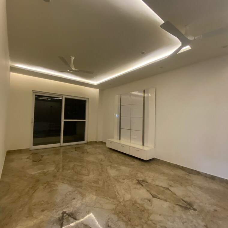 Room, sector 21d 4 Bedroom 375 Sq.Yd. Builder Floor In Sector 21d Faridabad 9641766