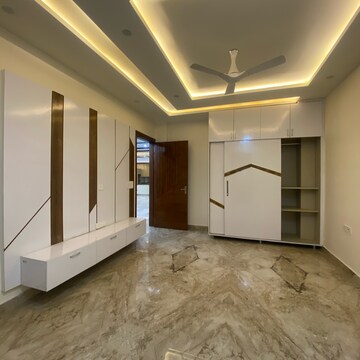 Room in 4 BHK Builder Floor at Sector 21d – for Sale