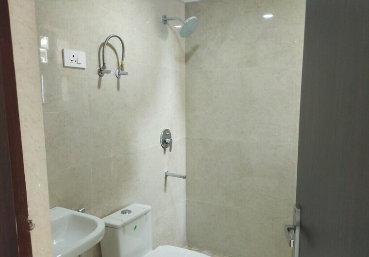 Bathroom, rg-luxury-homes 3 Bedroom 1400 Sq.Ft. Apartment In Sector 16b Greater Noida Greater Noida 9641536