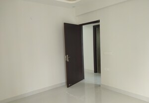 Room in 3 BHK Apartment at RG Luxury Homes, Sector 16b Greater Noida – for Rent