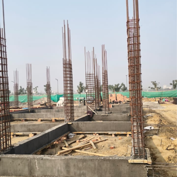 Swimming Pool in 3 BHK Builder Floor at Tdi City – for Sale