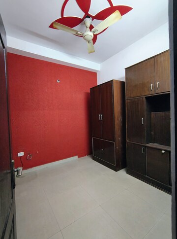 Room in 2 BHK Builder Floor at Niti Khand I – for Rent