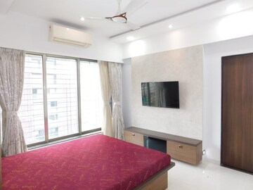 Bedroom in 2 BHK Apartment at Andheri West – for Rent