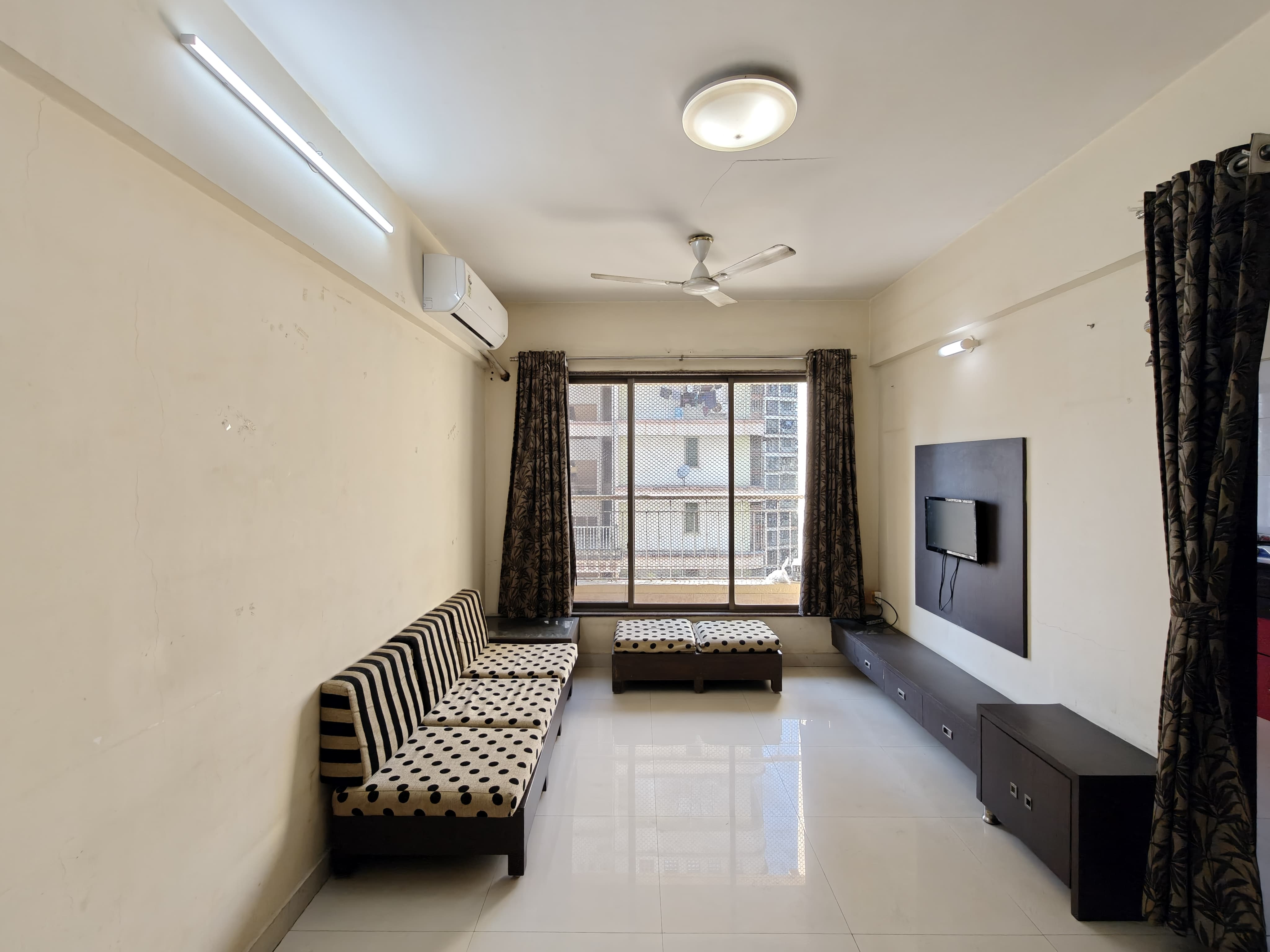 1 BHK Apartment For Rent in Vardhaman Lotus Tower