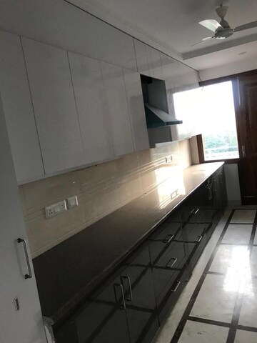 Kitchen in 3 BHK Builder Floor at Unitech Rodeo Drive, South City 2 – for Rent