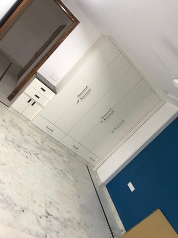 Furnished Amenities in 3 BHK Builder Floor at Unitech Rodeo Drive, South City 2 – for Rent