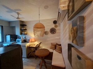 2 BHK Apartment For Rent in Khar West